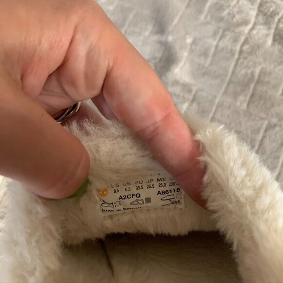 Timberland Women 8.5 Slip On Sneakers Taupe Beige Suede Skyla Bay Faux Fur Lined - Picture 8 of 10